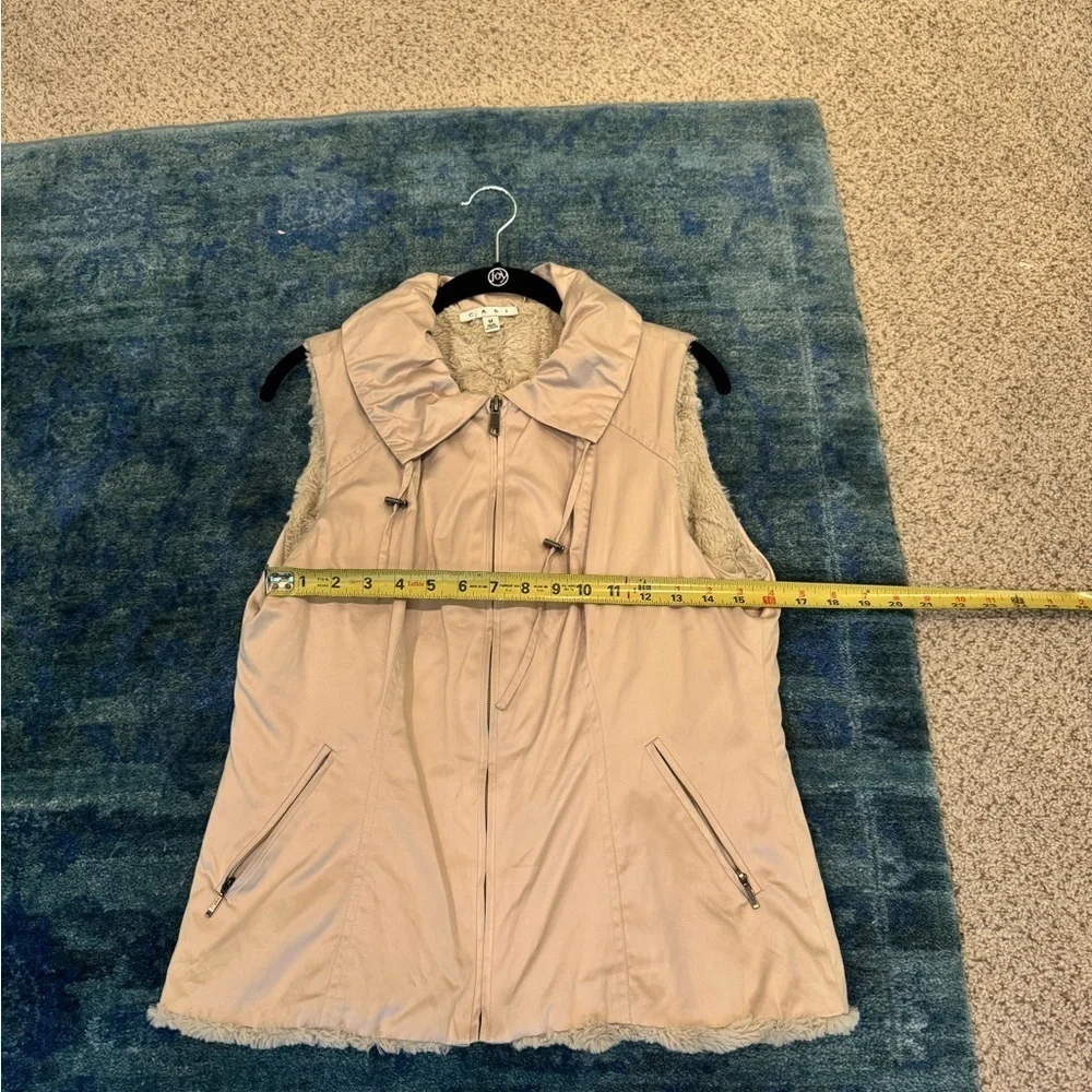 CAbi Shearling Lined CabinCore Adventure Ready Outdoor Vest Cozy Chic Layering - Picture 10 of 10